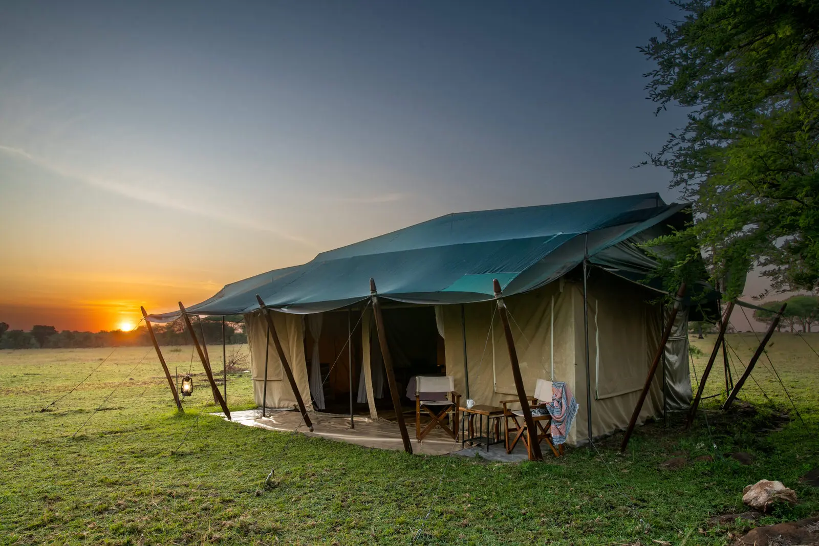 Mobile or seasonal river camp, Great Migration crossing season